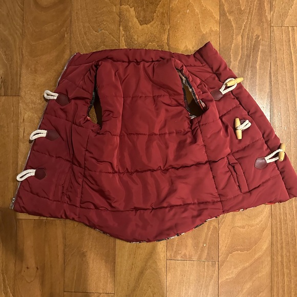 Red Puffer Vest with Toggle‎ Closures - Picture 2 of 4